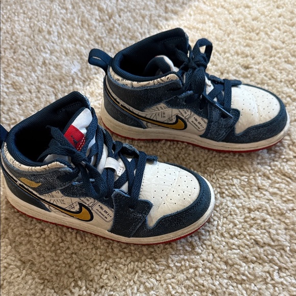 Nike Kids Navy and White Sneakers - Picture 1 of 4